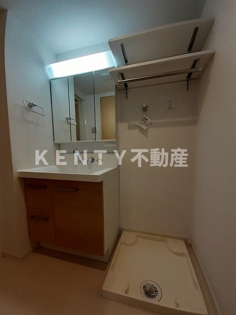 洗面設備　明るい洗面所です