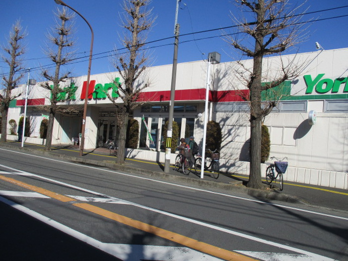 スーパー　ヨークマート（スーパー）まで140m