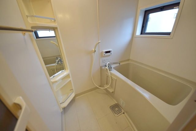 バス・シャワールーム　追い焚き給湯です！