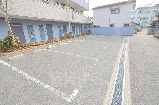 ロビー　駐車場
