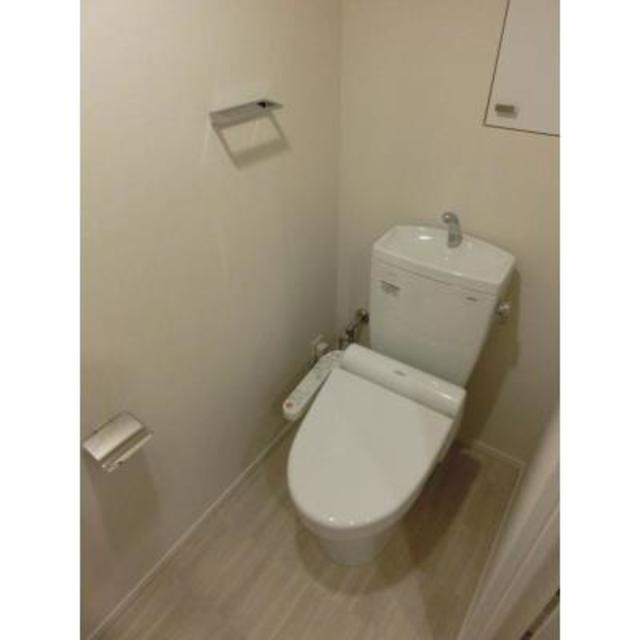 トイレ　※写真は同タイプ住戸です。