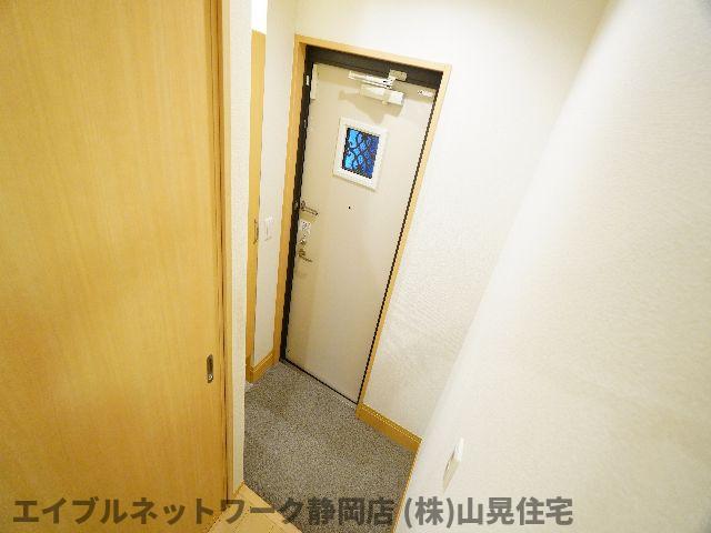 玄関　収納もある玄関です