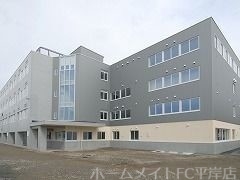 中学校　札幌市立羊丘中学校（中学校）まで496m