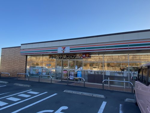 コンビニ　セブンイレブンみよし北部小学校東店（コンビニ）まで584m