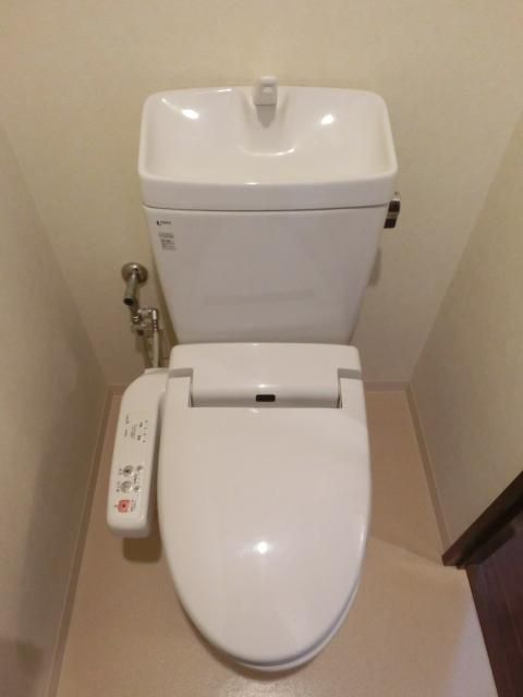 トイレ　ウォシュレット機能付き
