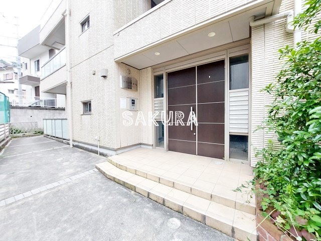 エントランス　お洒落な建物デザイン♪