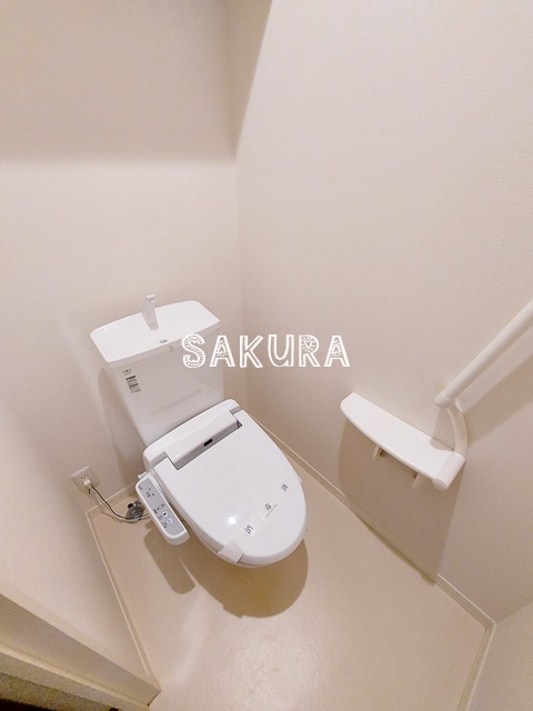 トイレ　嬉しい温水洗浄便座♪