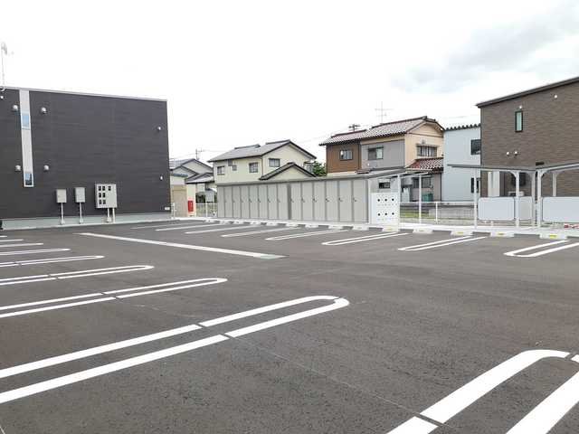 駐車場　駐車場に車を止められます