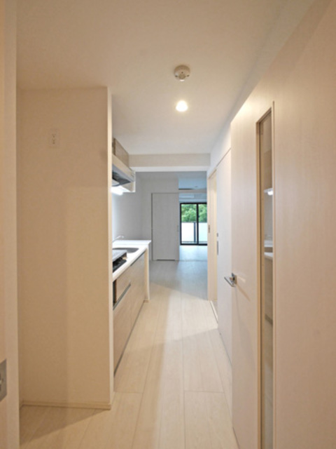 玄関　モダンな造り、ゆとりのある居住空間