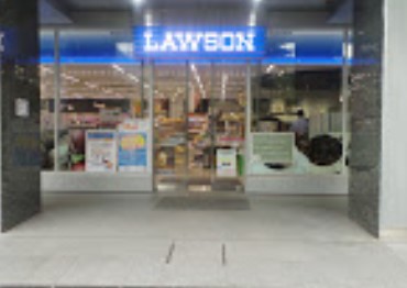 コンビニ　ローソン 国立能楽堂前店（コンビニ）まで920m
