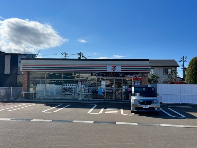 コンビニ　セブンイレブン 上越下源入店（コンビニ）まで682m