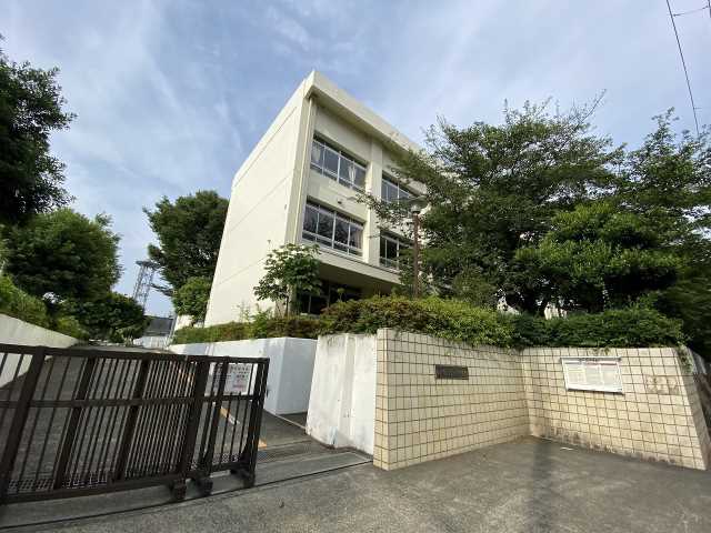 中学校　藤沢市立滝の沢中学校（中学校）まで1294m