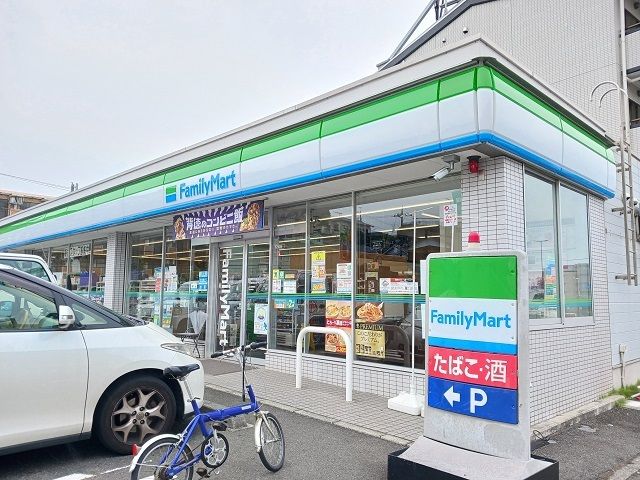 コンビニ　ファミリーマート（コンビニ）まで240m