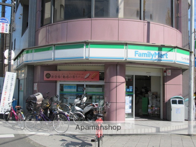 コンビニ　ファミリーマート（コンビニ）まで581m