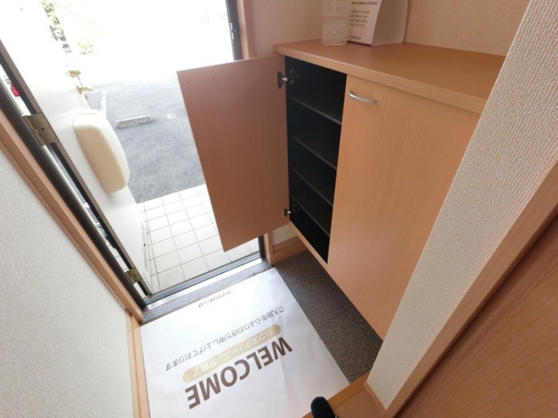 玄関　図面と現状に相違がある場合には現状を優先