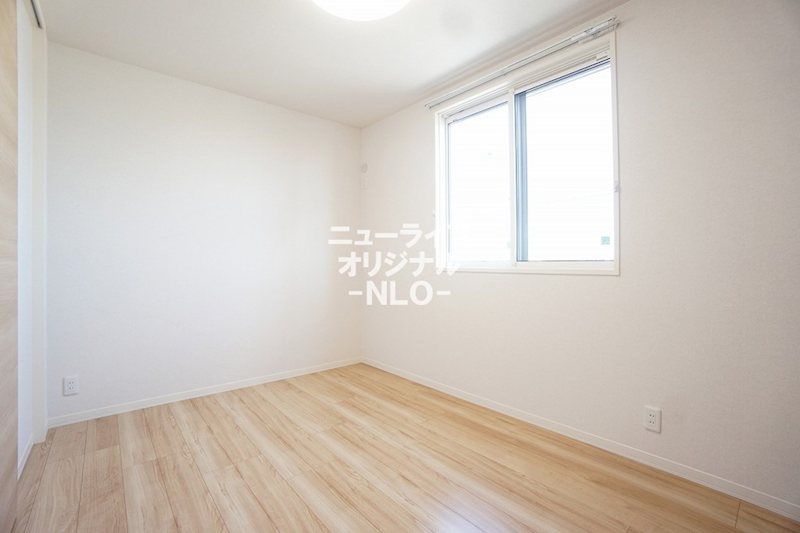 その他部屋・スペース　5.3帖洋室　ナチュラルウッドの明るく柔らかい雰囲気の居室☆