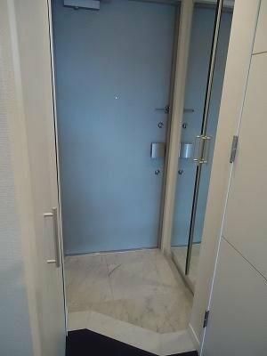 玄関　■モニタ付インターホン■シューズクローゼット■ダウンライト