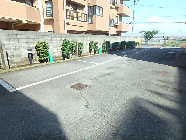 駐車場　★敷地内駐車場★（空き状況・使用料等詳細はご確認下さい）