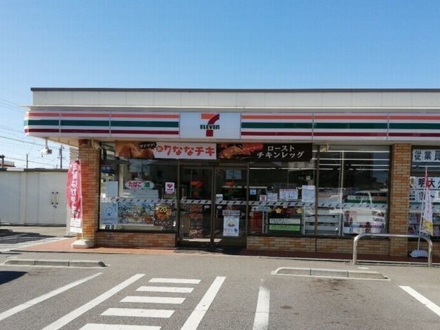 コンビニ　セブンイレブン（コンビニ）まで300m