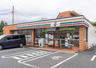 コンビニ　セブンイレブン 足立青井5丁目店（コンビニ）まで520m
