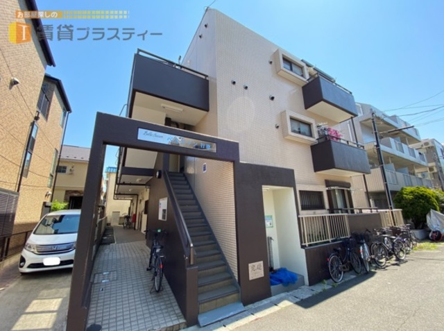 建物外観　外壁もリフォームしてありますよ。