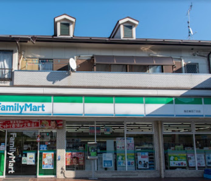 コンビニ　ファミリーマート 海田東四丁目店（コンビニ）まで519m