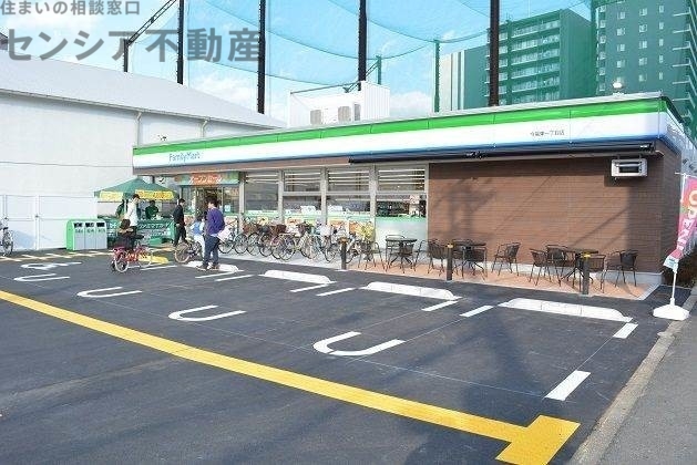 コンビニ　ファミリーマート今福東一丁目店（コンビニ）まで133m