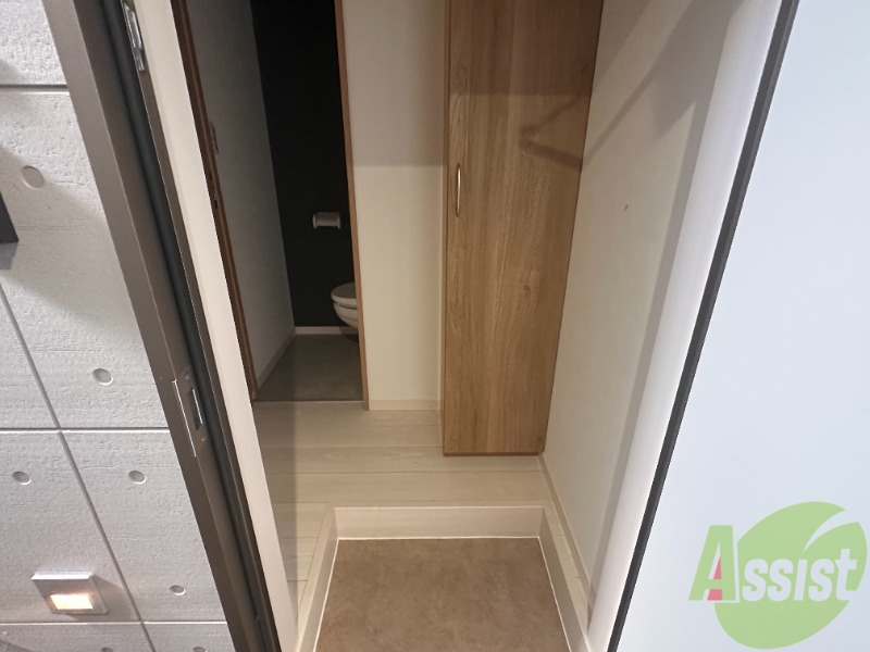 玄関　玄関からは、お部屋が見えないので安心ですね。