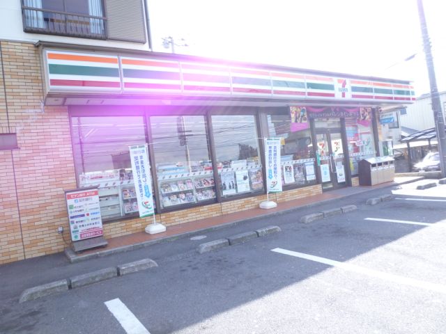 コンビニ　セブンイレブン（コンビニ）まで880m