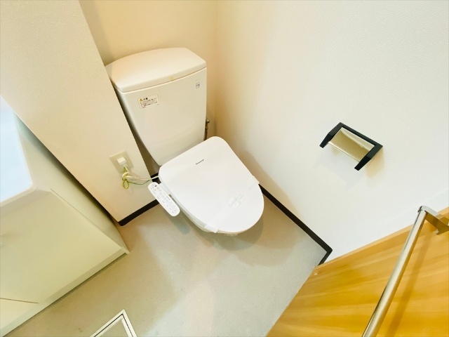 トイレ　同一建物内６０６号室の内装写真になります。