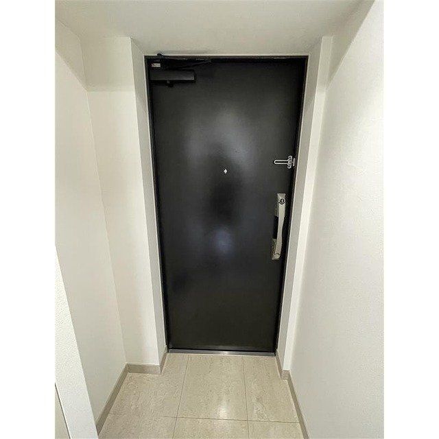 玄関　※同タイプの別のお部屋です。