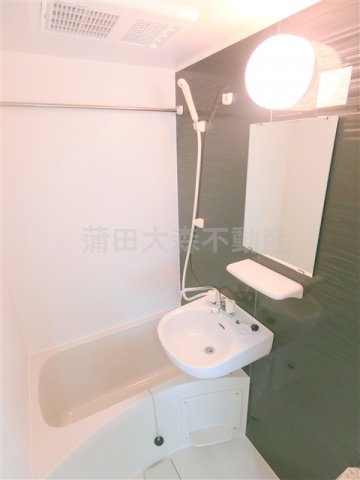 バス・シャワールーム　浴室乾燥機付きのバスルーム　お風呂