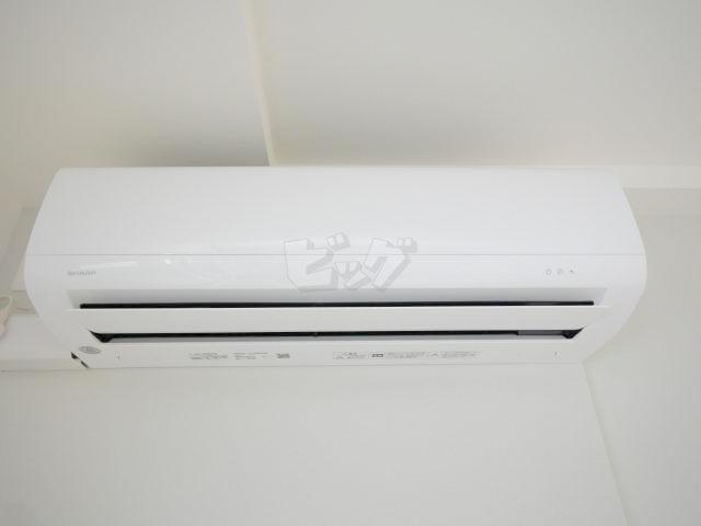 その他設備　夏もカラッと快適♪エアコン付きです！