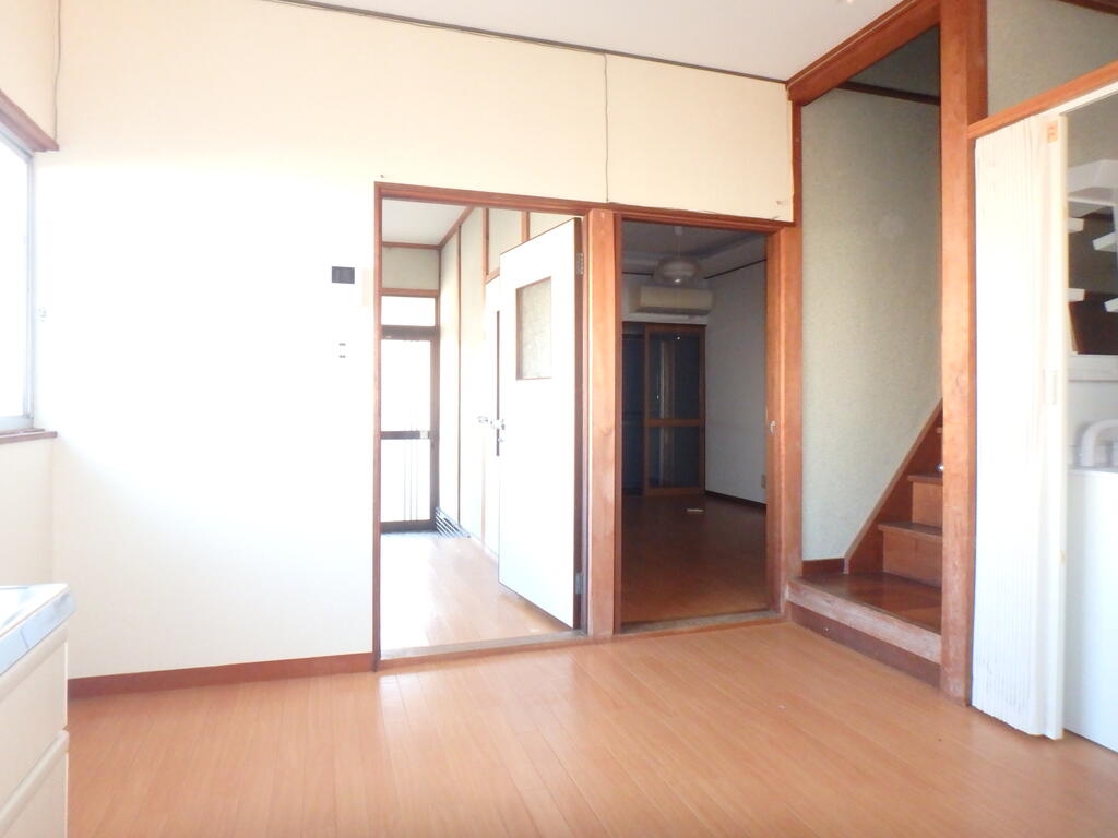 阪南市舞1丁目戸建の居間写真