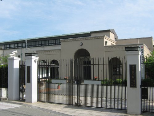 中学校　香里ヌヴェール学院中学校（中学校）まで599m