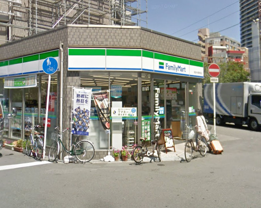 コンビニ　ファミリーマート 阪急中津駅前店（コンビニ）まで402m