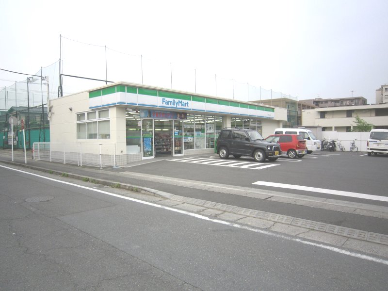 コンビニ　ファミリーマート登戸郵便局西店（コンビニ）まで486m