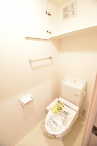 トイレ　別号室の写真です。ご参考までに