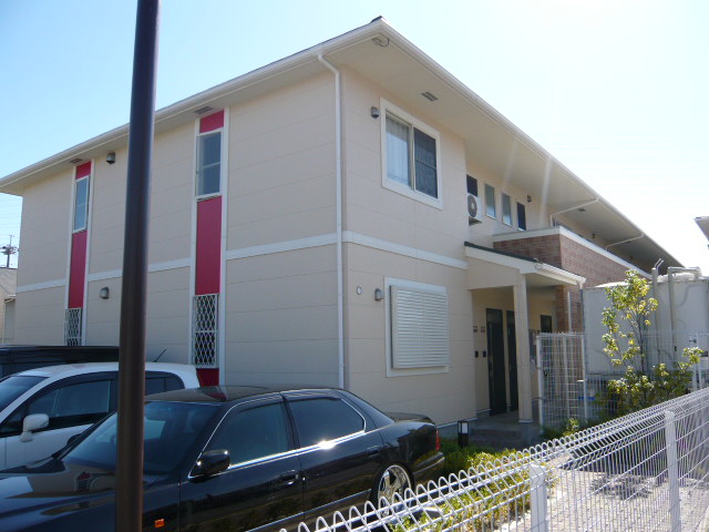 建物外観　西山天王山駅利用。周辺にコンビニがあり便利な物件