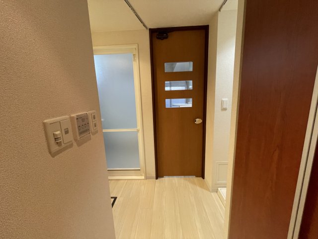 その他部屋・スペース　イメージとして同マンション他部屋の写真を表示しています