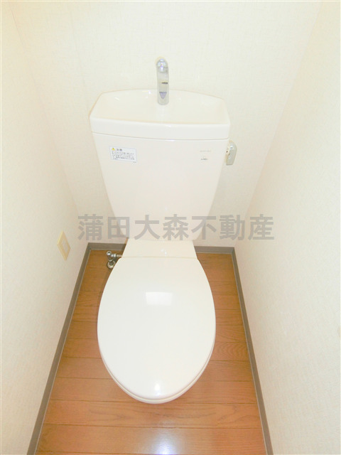 トイレ　窓付きのトイレ