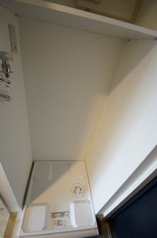 その他設備　防水パン付きの洗濯機置場です。