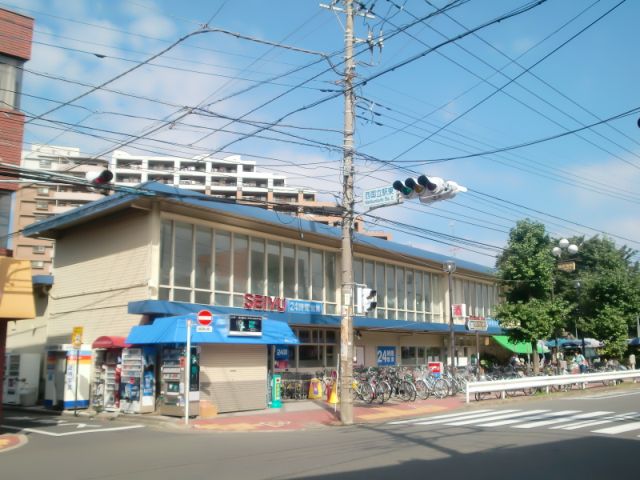 スーパー　西友（スーパー）まで690m