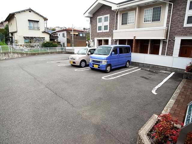 駐車場　敷地内駐車場７７００円とお得