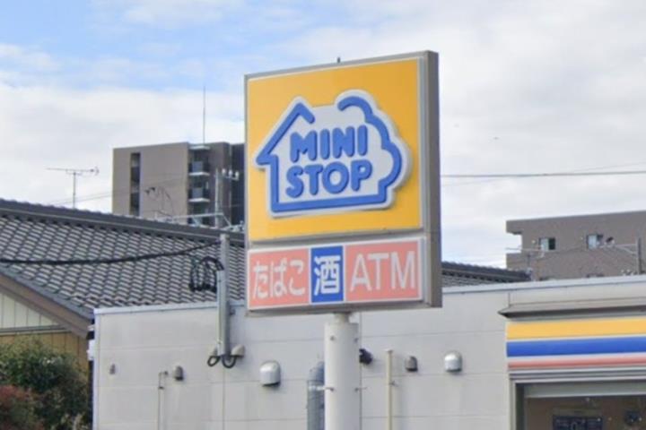 コンビニ　ミニストップ　安八氷取店（コンビニ）まで900m