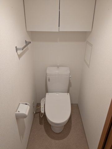 トイレ　キレイな個室空間です