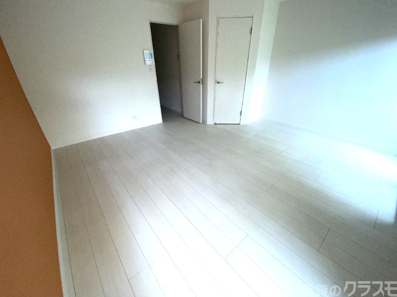 居室・リビング　白を基調にした明るいお部屋です。