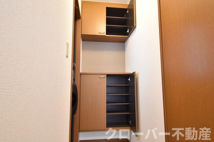 玄関　シューズボックス（カウンタータイプ）