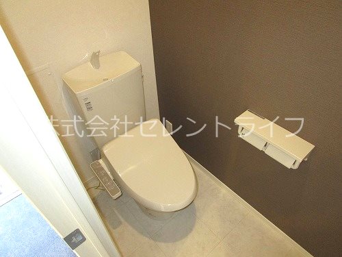 トイレ　温水洗浄便座