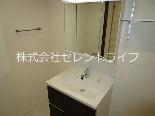 洗面設備　三面鏡洗髪洗面台